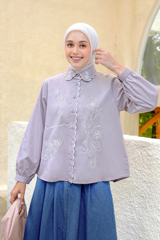 Image of Naira Embroidery Crop Shirt Heather