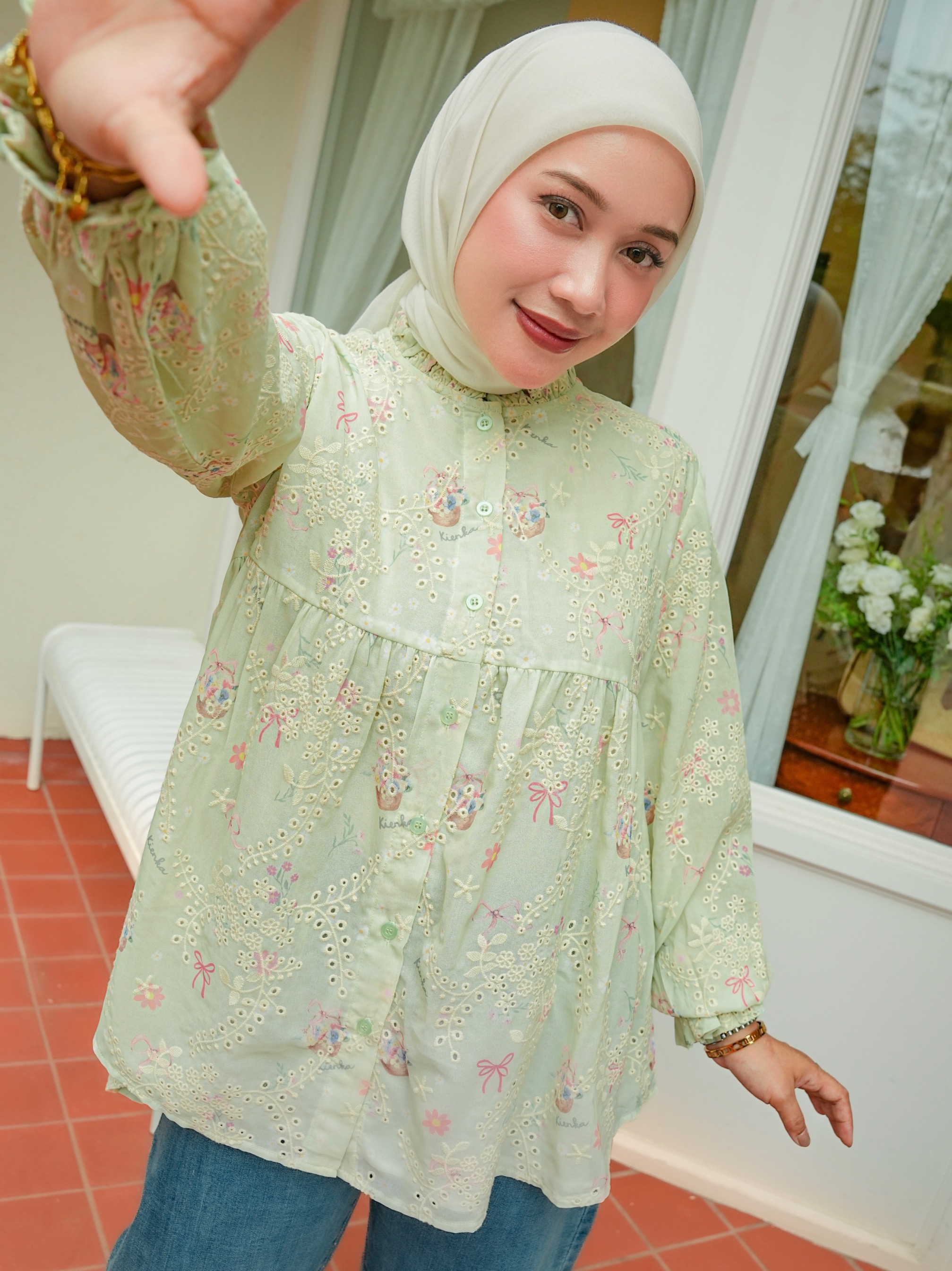 Yoona Embroidery Blouse Minty