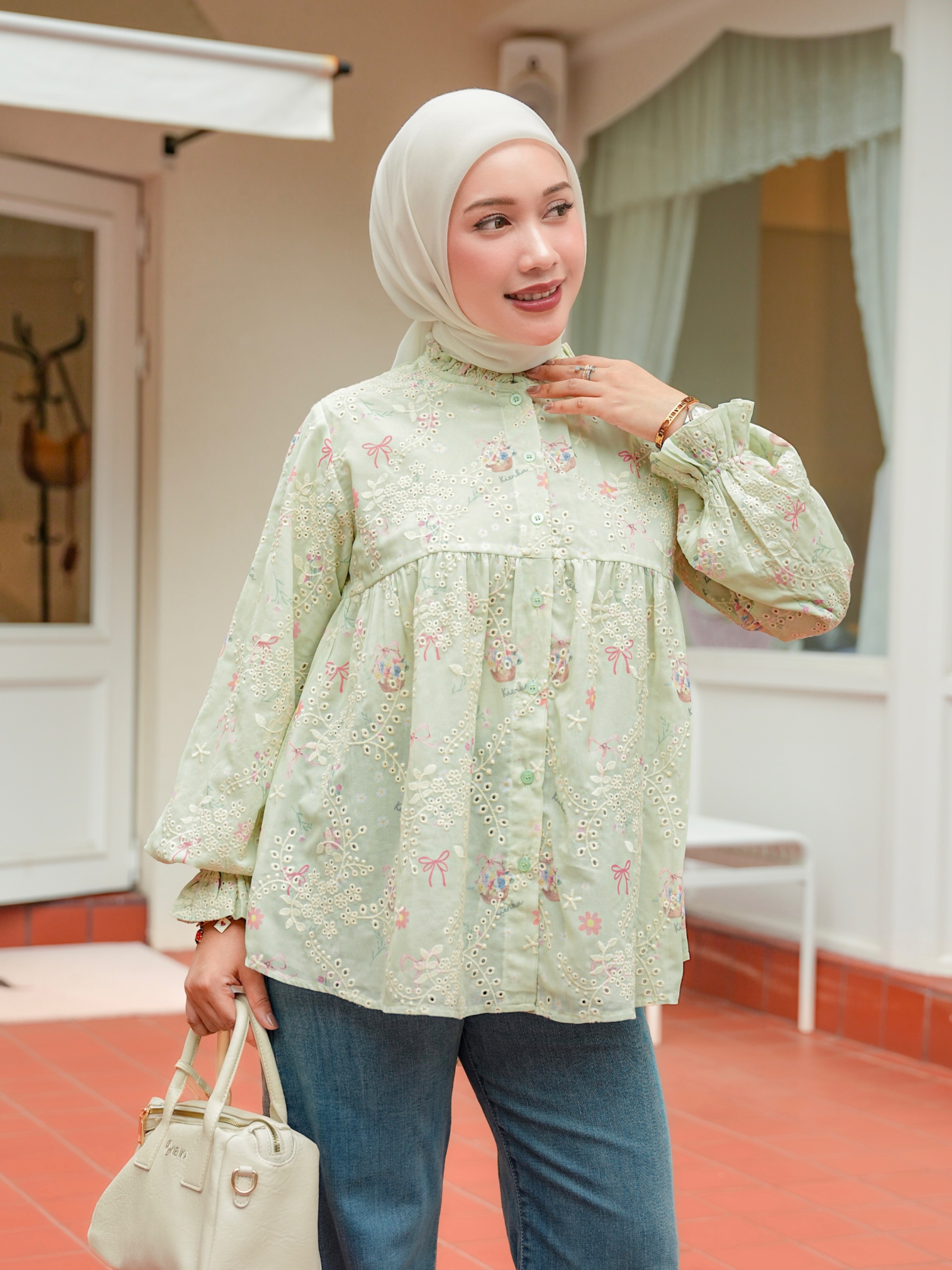 Yoona Embroidery Blouse Minty