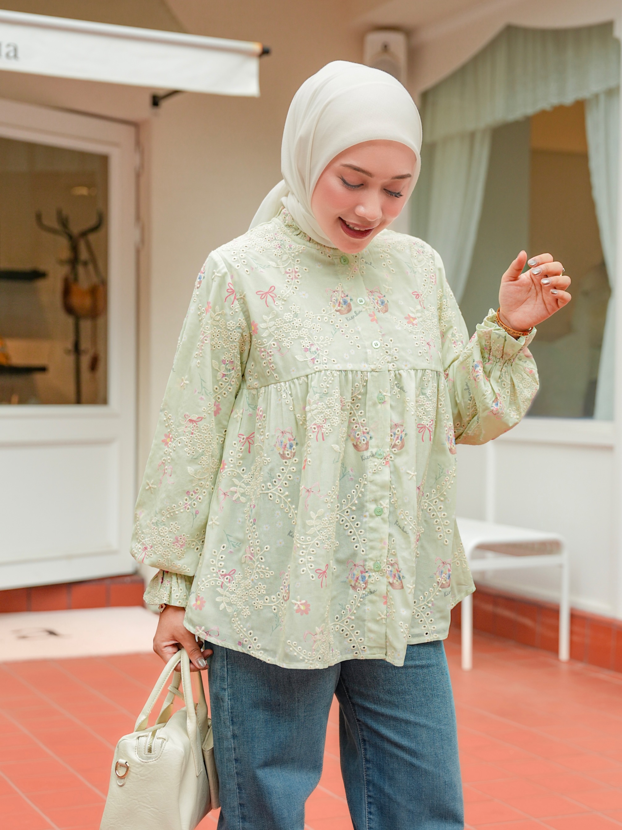 Yoona Embroidery Blouse Minty