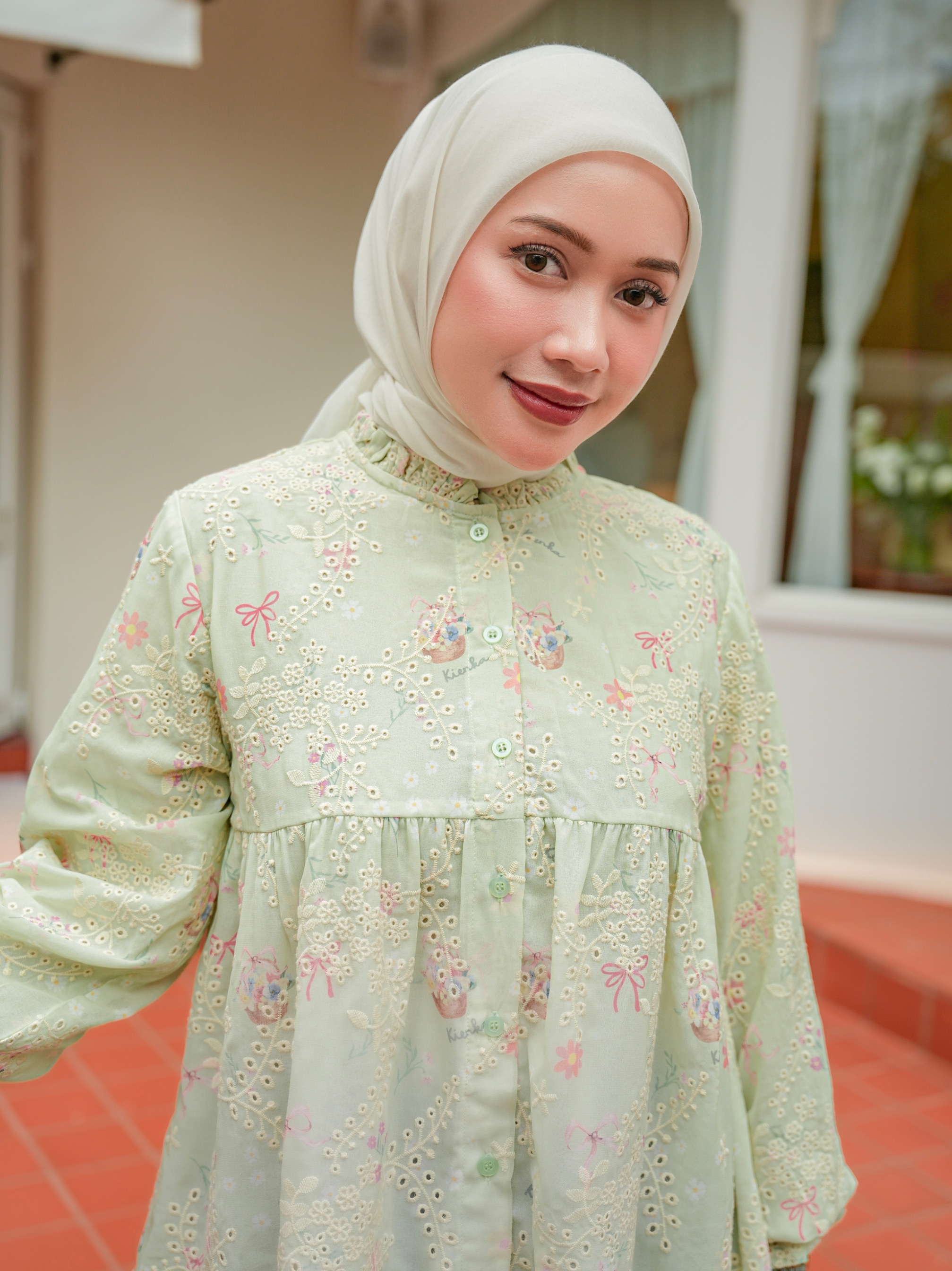 Yoona Embroidery Blouse Minty