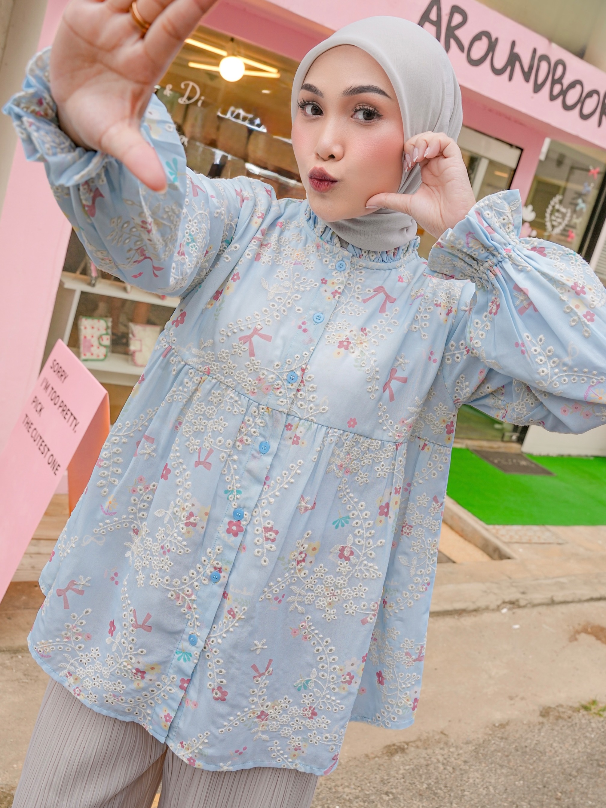 Yoona Embroidery Blouse Airy