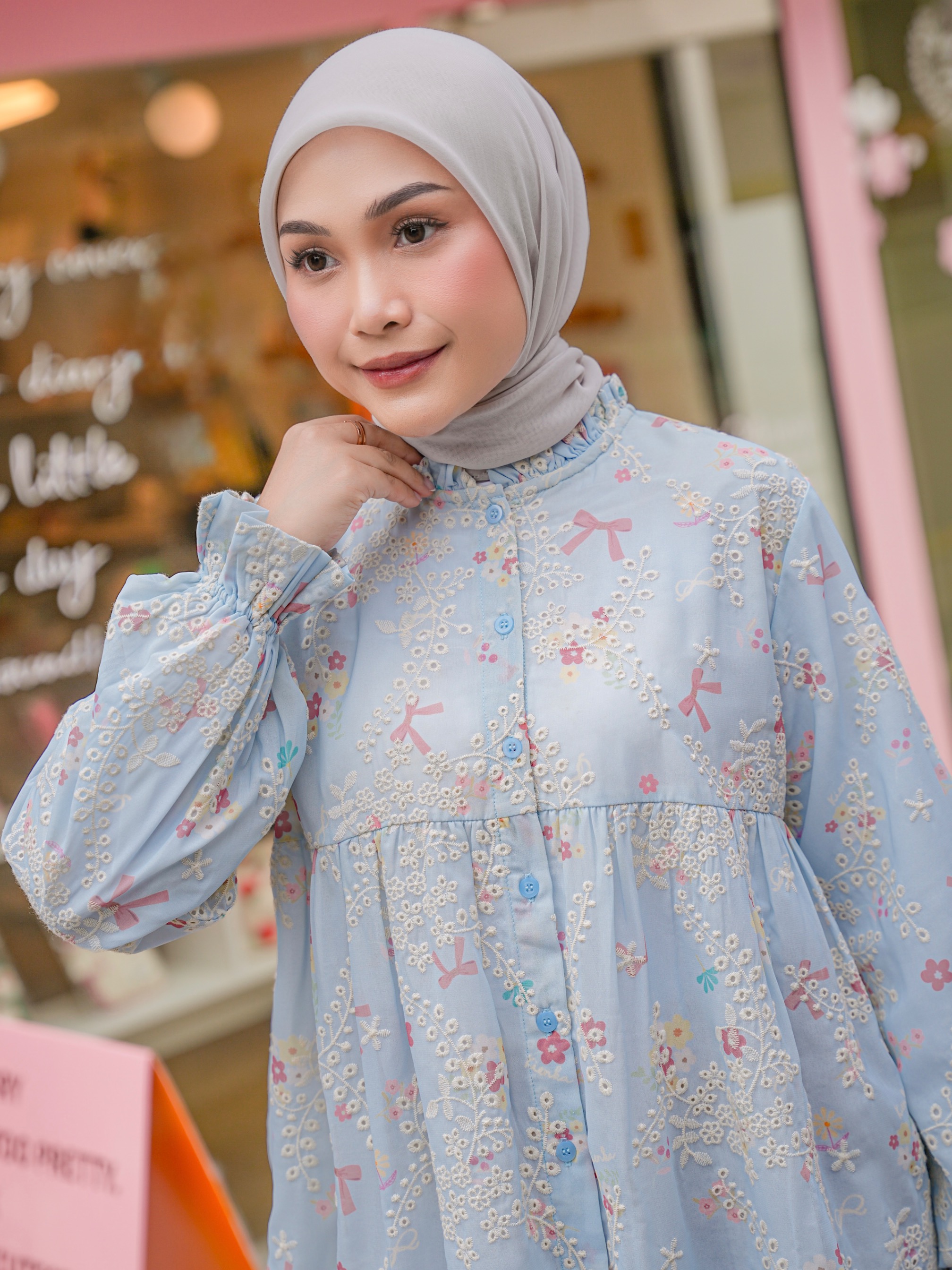 Yoona Embroidery Blouse Airy
