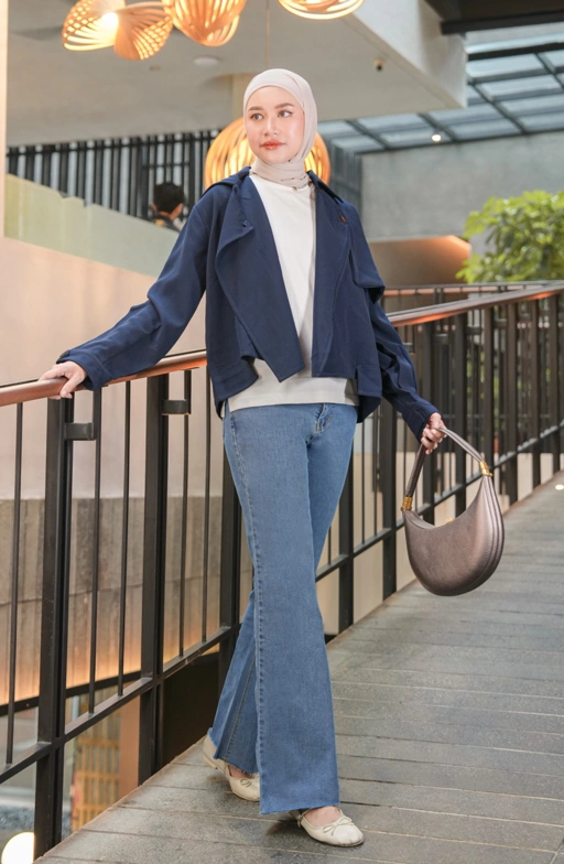 Image of Emy Flared Jeans Light Denim