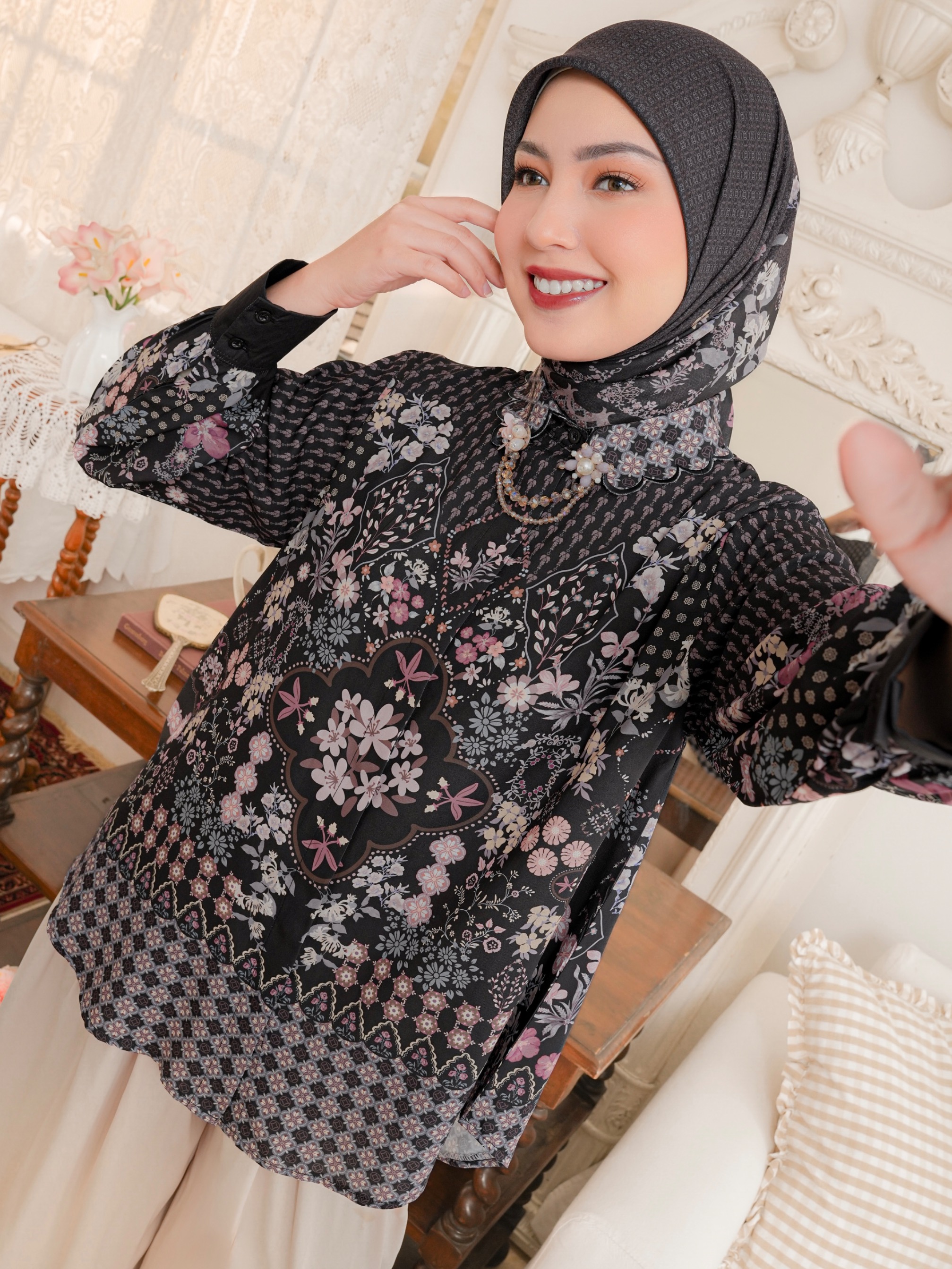 Aurelie Blouse Ebony