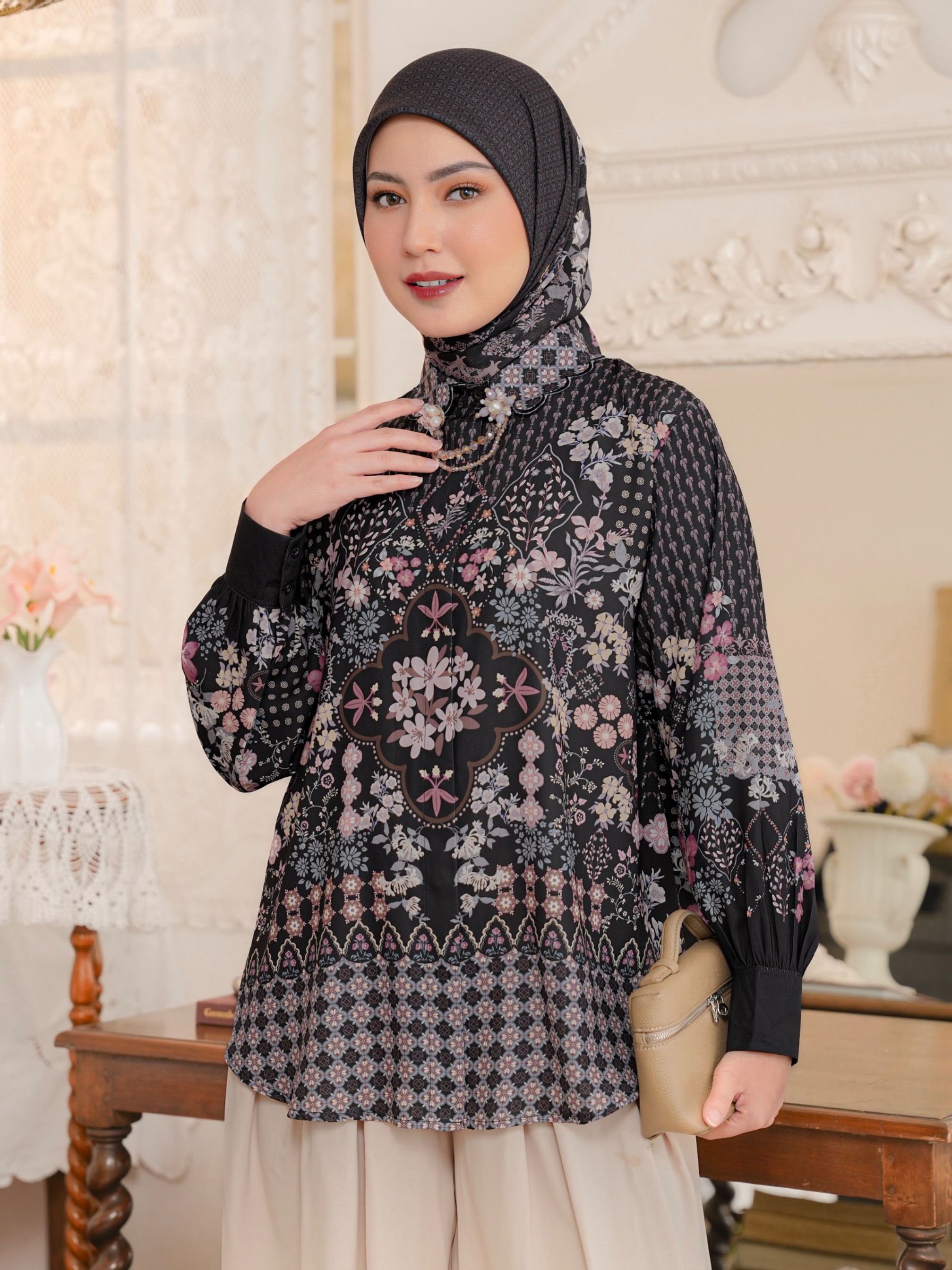 Aurelie Blouse Ebony