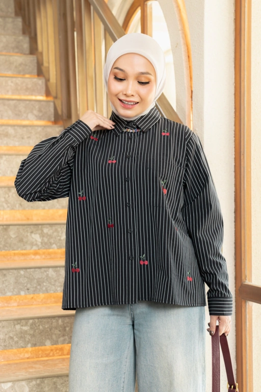 Image of Aruna Embroidery Shirt Crop Onyx