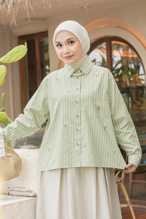 Image of Aruna Embroidery Shirt Crop Matcha