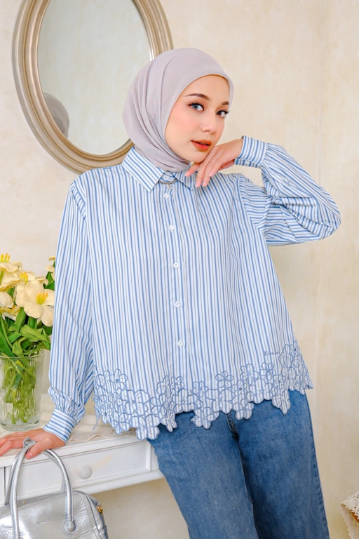 Image of Becca Embroidery Shirt Crop Denim