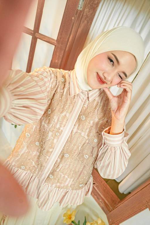 Image of Yumi Stripe Shirt Beige