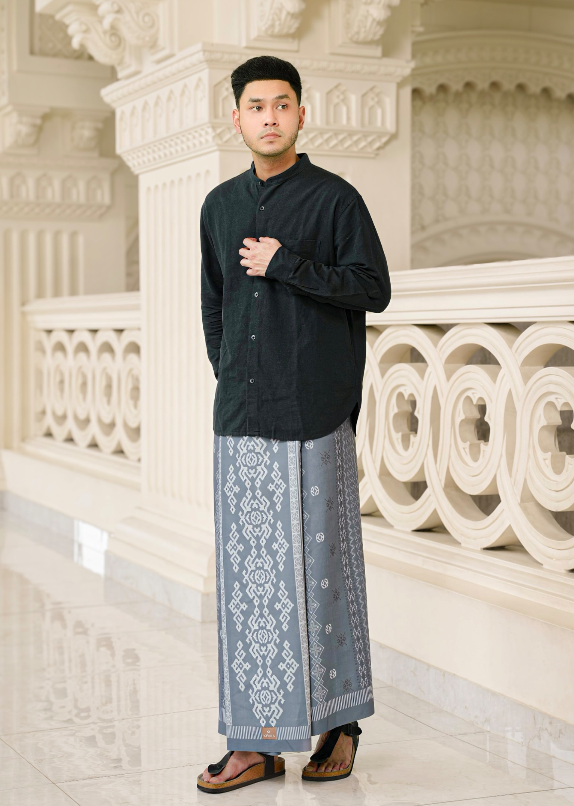 Nawasena Sarung Griss