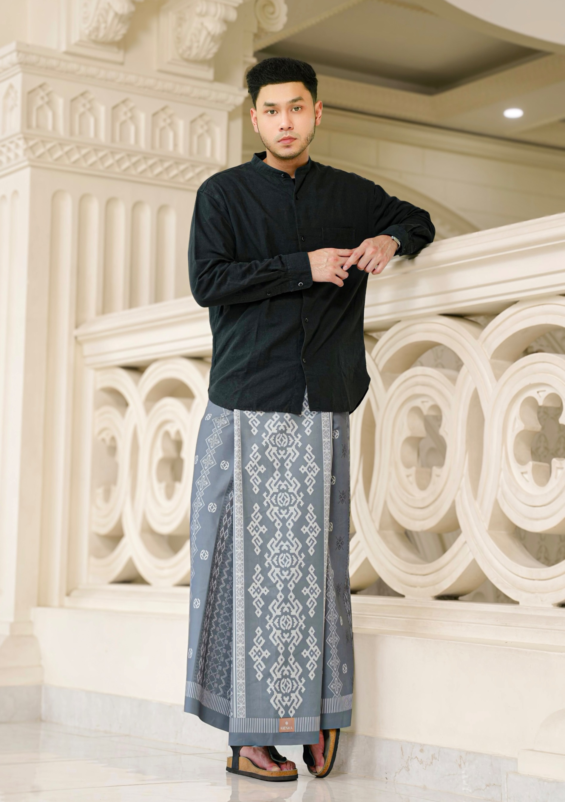 Nawasena Sarung Griss