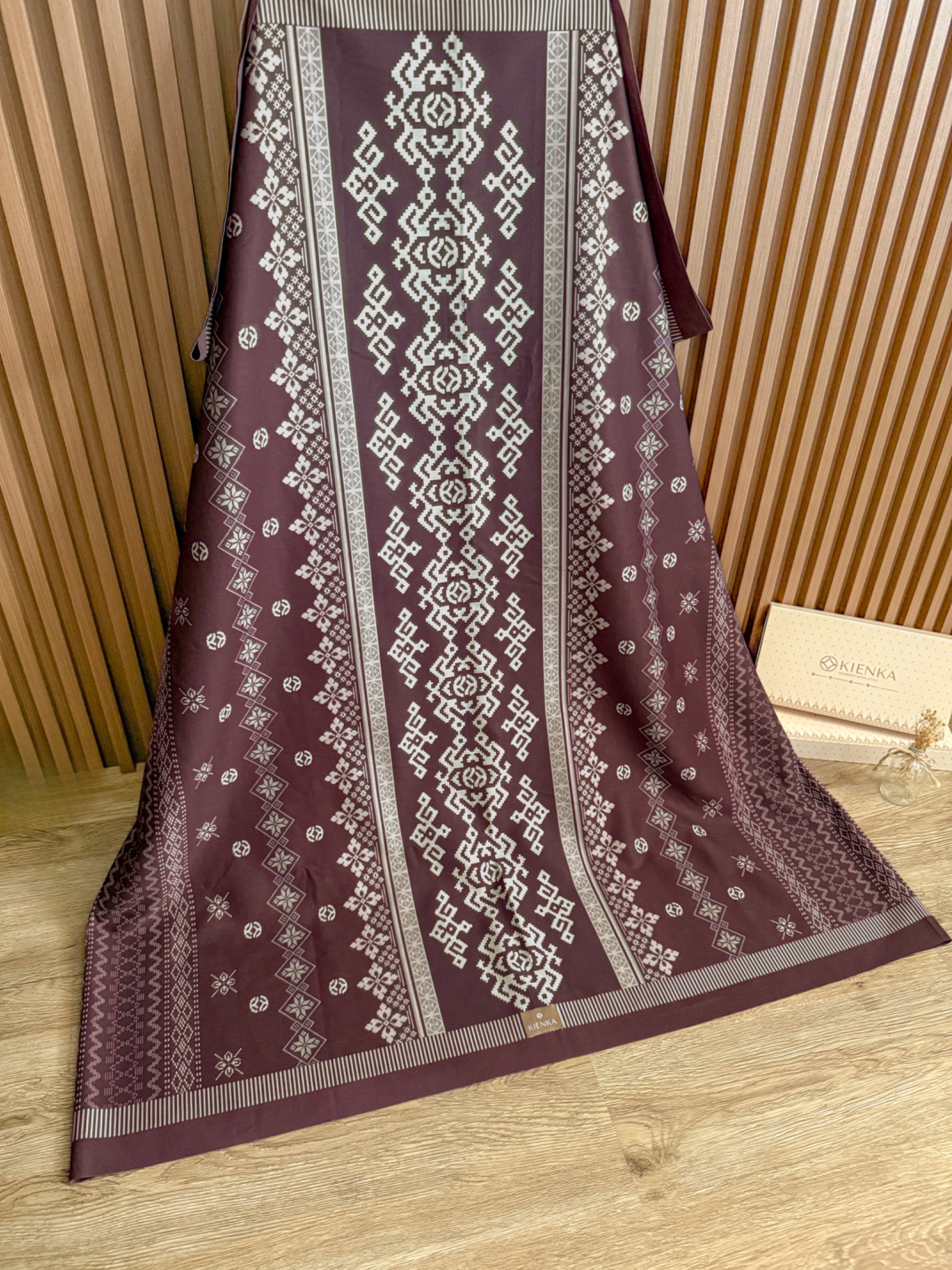 Nawasena Sarung Mahogany