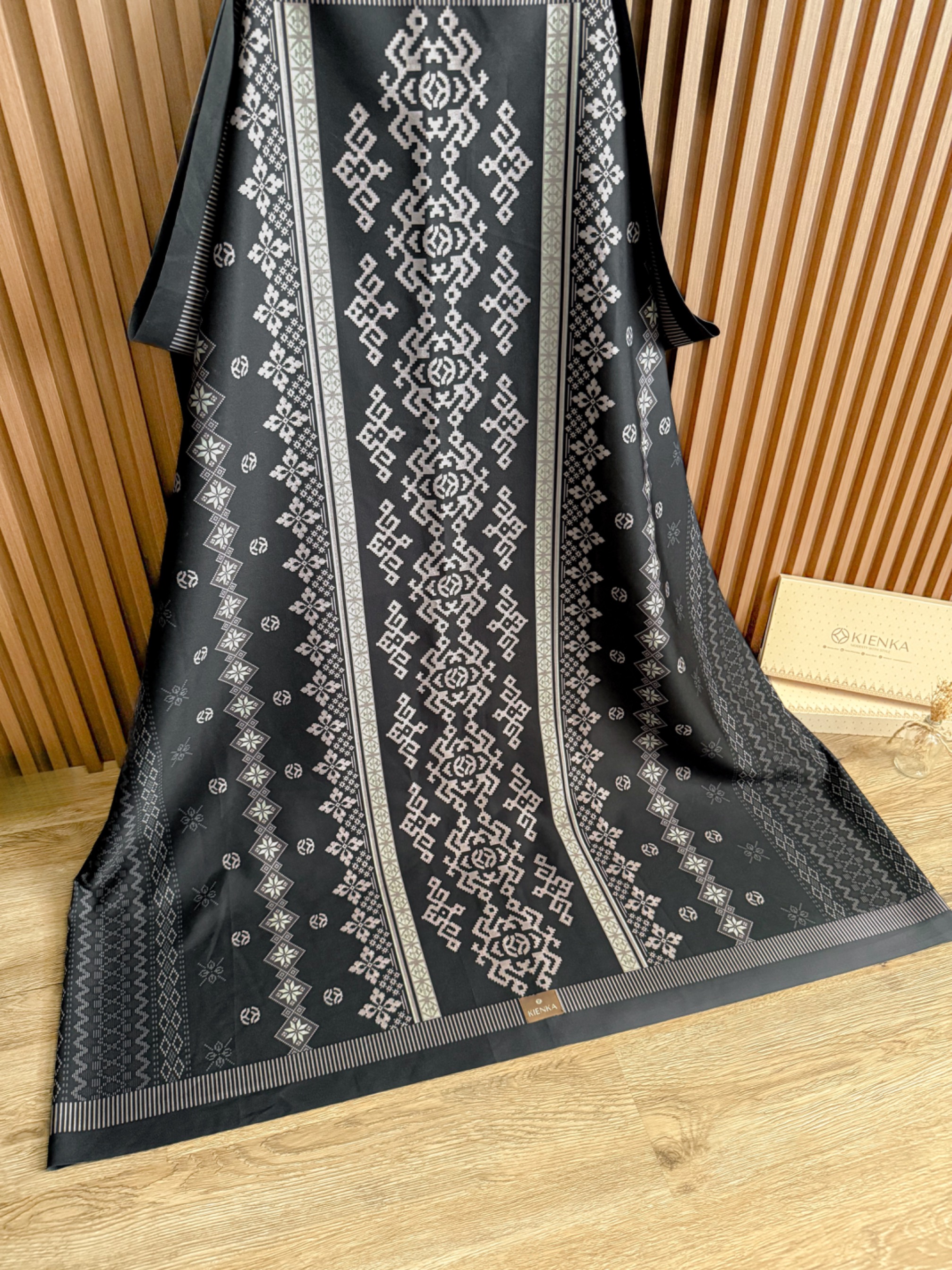 Nawasena Sarung Onyx