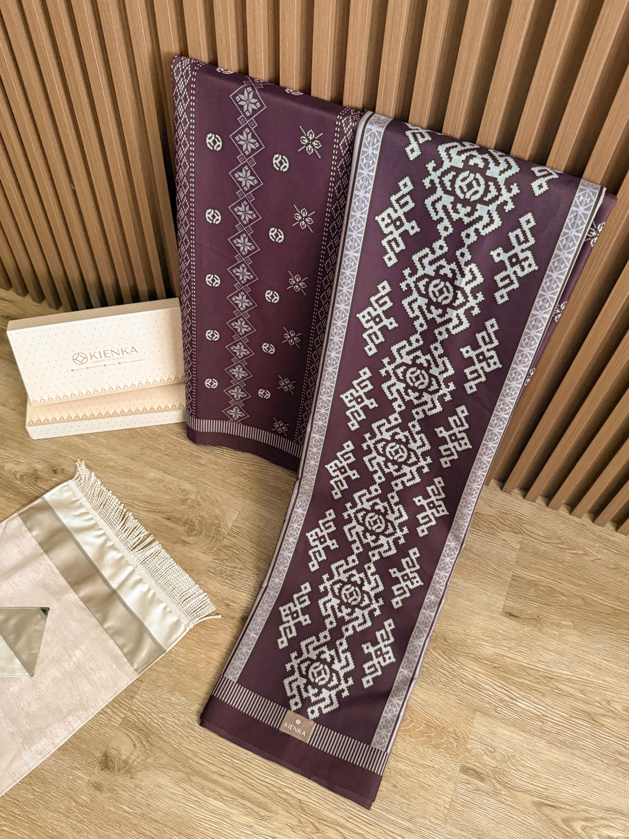 Nawasena Sarung Mahogany