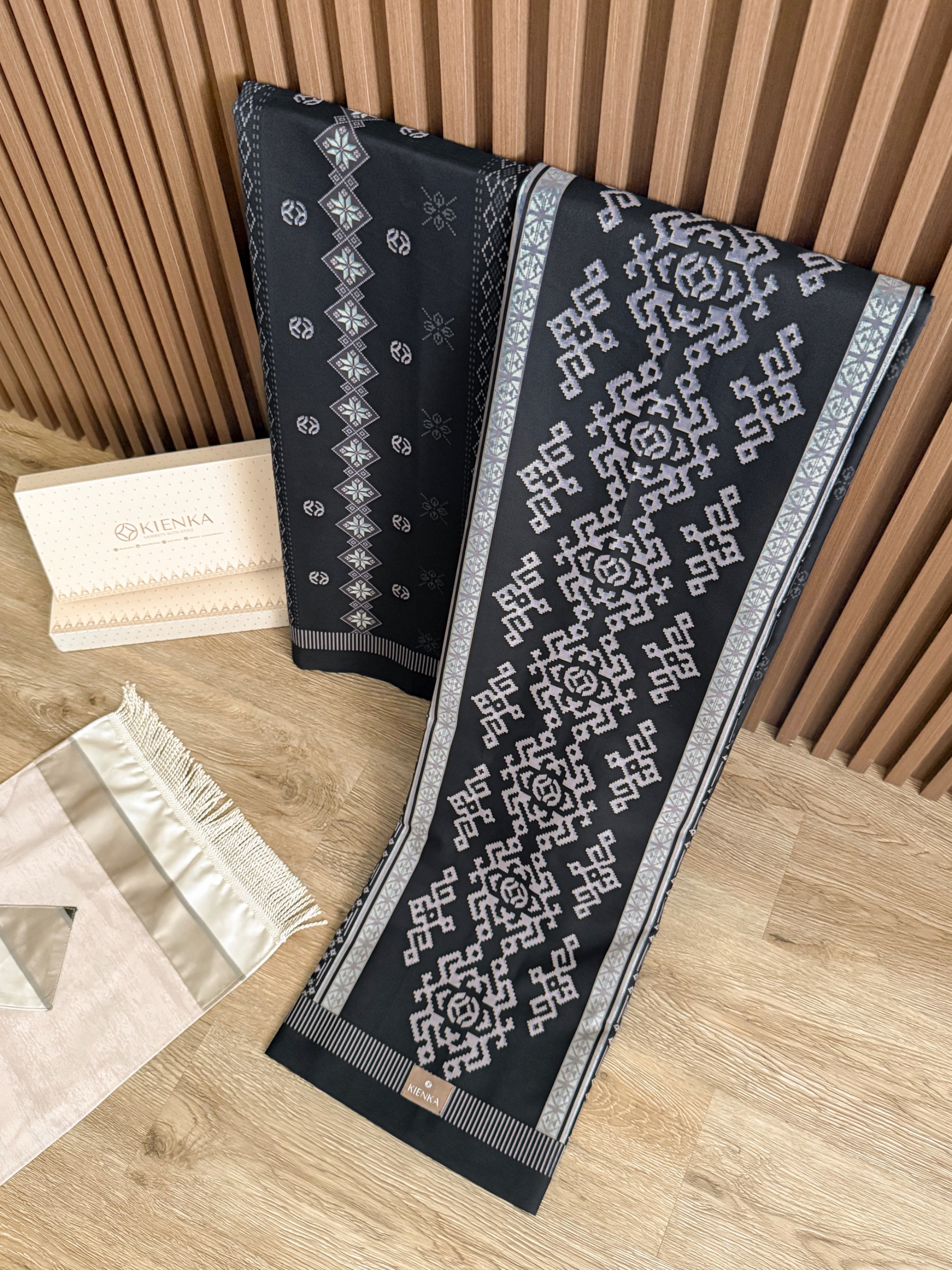 Nawasena Sarung Onyx