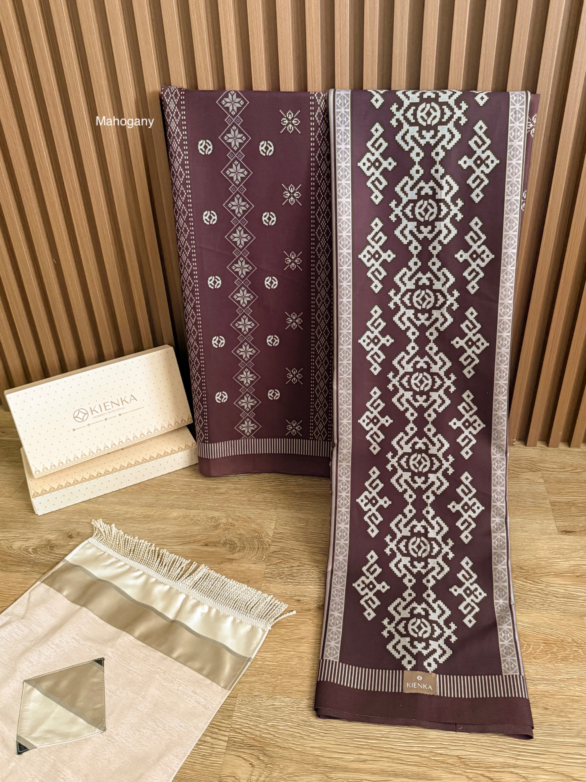Nawasena Sarung Mahogany