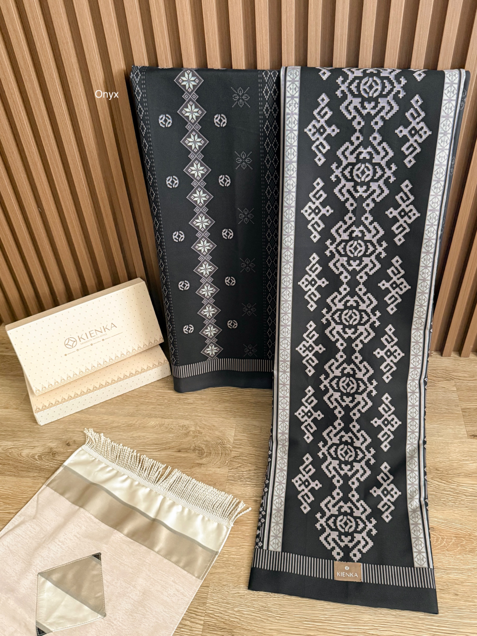 Nawasena Sarung Onyx