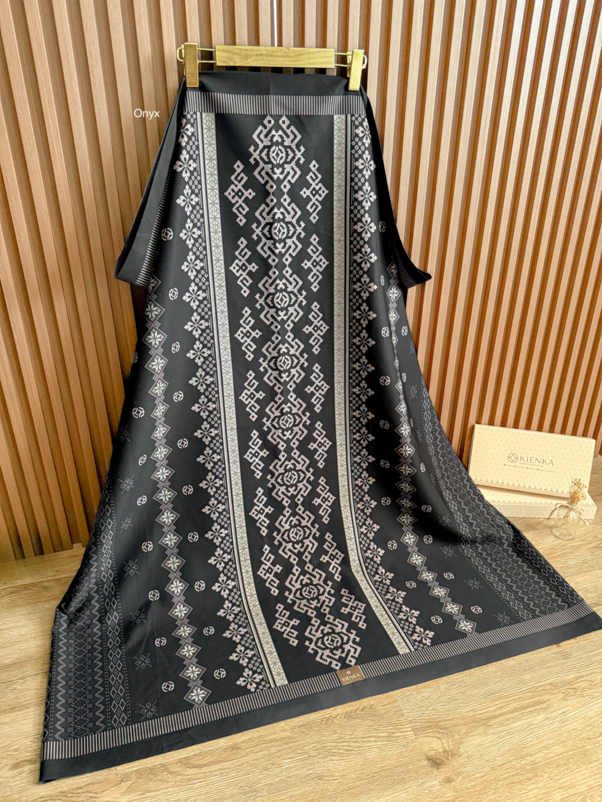 Nawasena Sarung Onyx