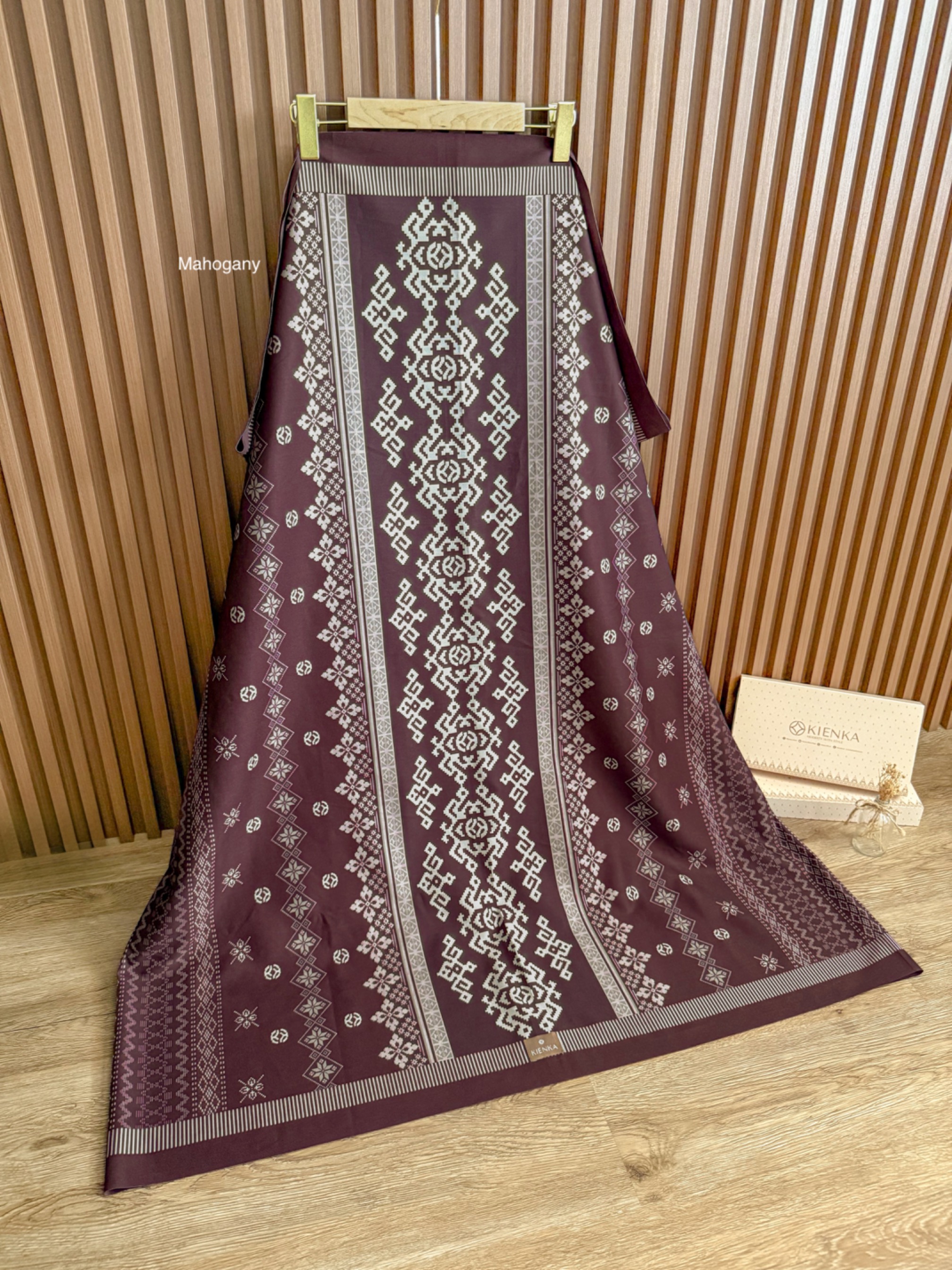 Nawasena Sarung Mahogany
