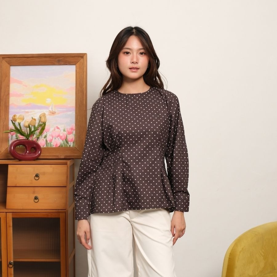 GIYOMI - Maya Blouse - Kemeja Wanita - Kemeja Bahan Soft Poly - Blouse Polkadot Peplum