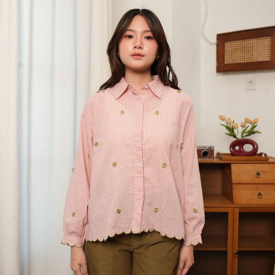 GIYOMI - Lucy Blouse - Kemeja Wanita - Kemeja Bahan Soft Cotton Blend - Blouse Gingham Bordir Bunga