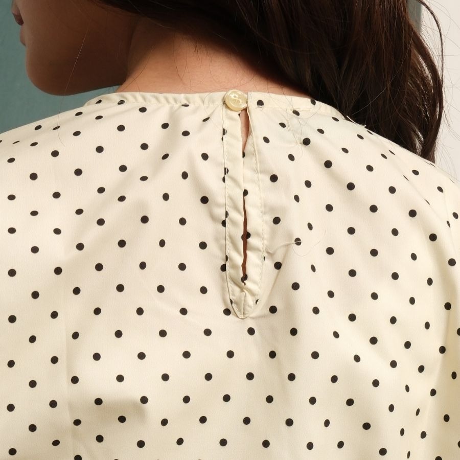 GIYOMI - Maya Blouse - Kemeja Wanita - Kemeja Bahan Soft Poly - Blouse Polkadot Peplum