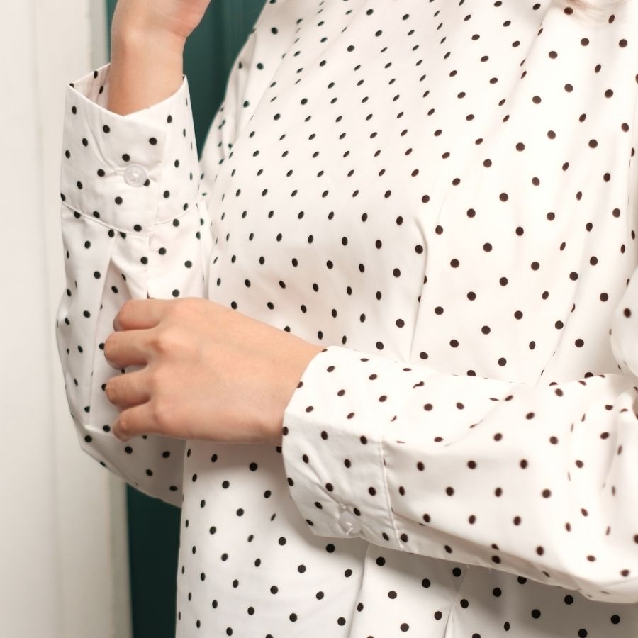 GIYOMI - Maya Blouse - Kemeja Wanita - Kemeja Bahan Soft Poly - Blouse Polkadot Peplum