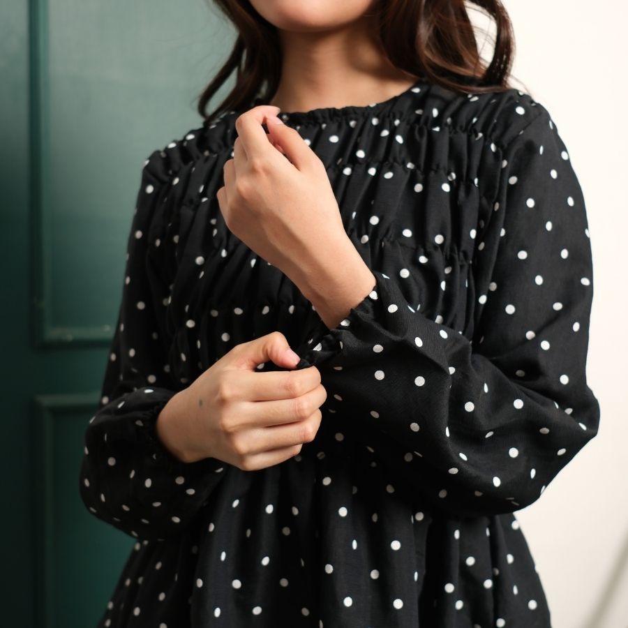 GIYOMI - Lula Blouse - Kemeja Wanita - Kemeja Bahan Poly Flow - Blouse Polkadot Smock Peplum