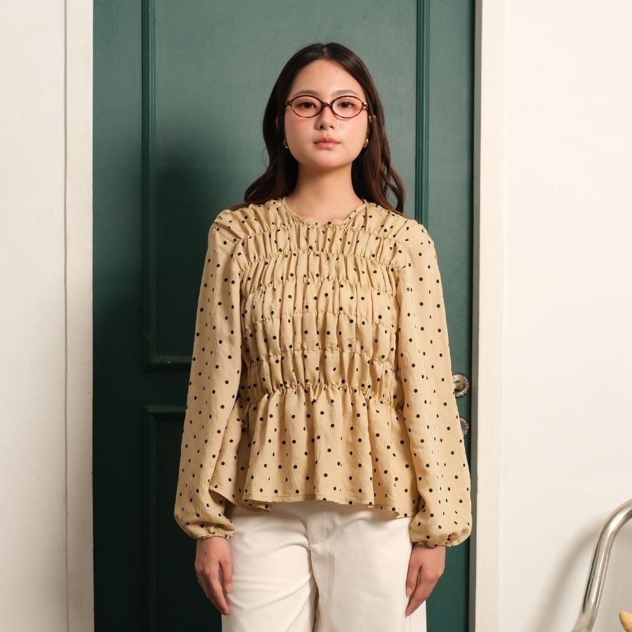 GIYOMI - Lula Blouse - Kemeja Wanita - Kemeja Bahan Poly Flow - Blouse Polkadot Smock Peplum