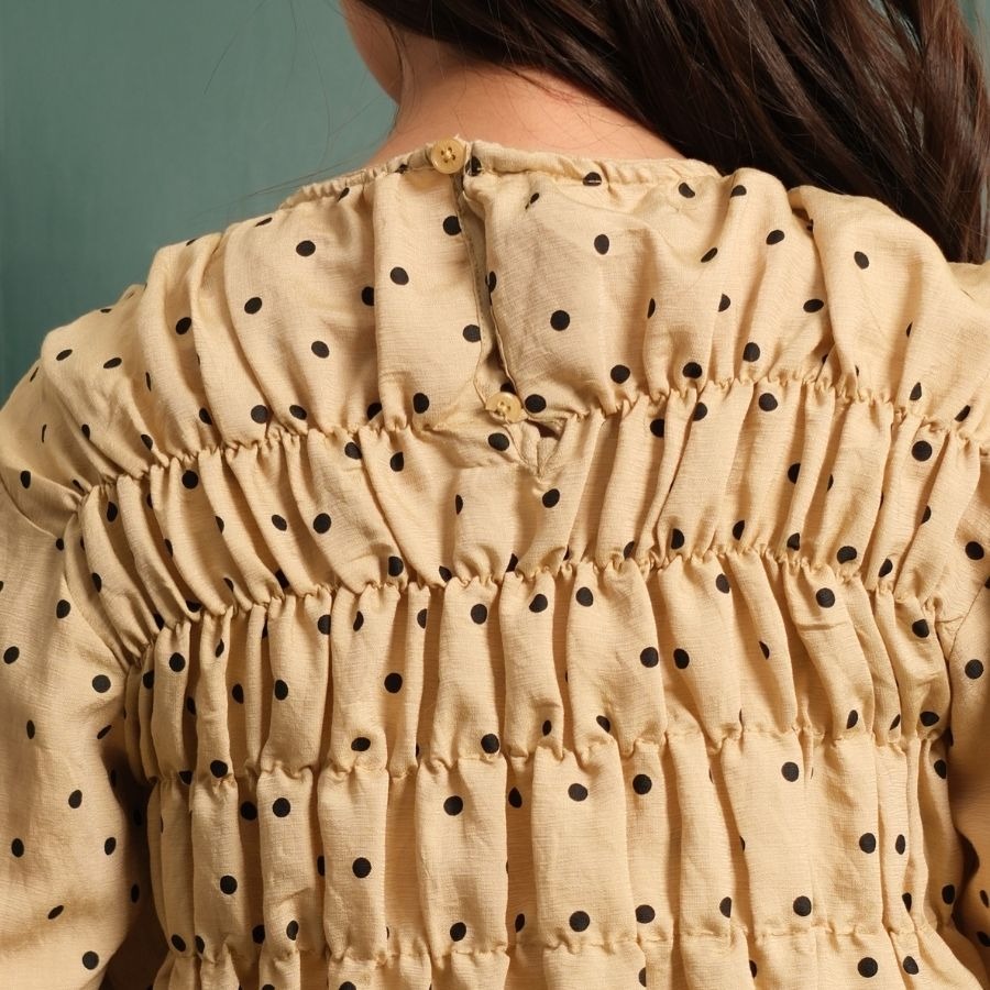 GIYOMI - Lula Blouse - Kemeja Wanita - Kemeja Bahan Poly Flow - Blouse Polkadot Smock Peplum
