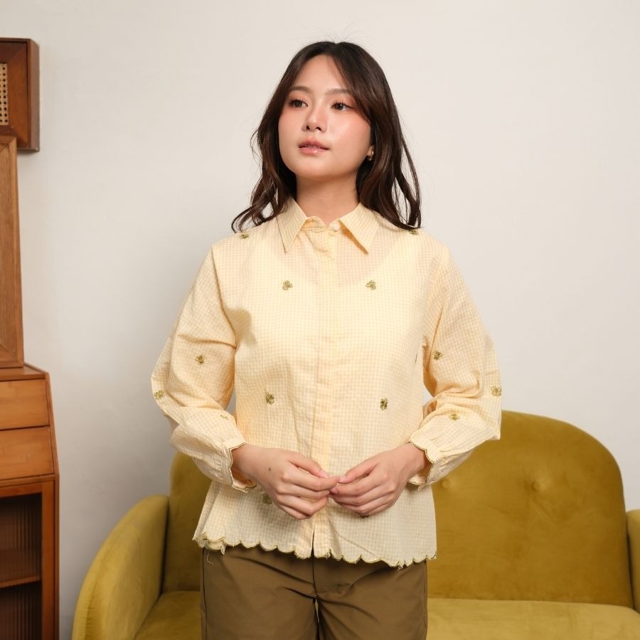 GIYOMI - Lucy Blouse - Kemeja Wanita - Kemeja Bahan Soft Cotton Blend - Blouse Gingham Bordir Bunga