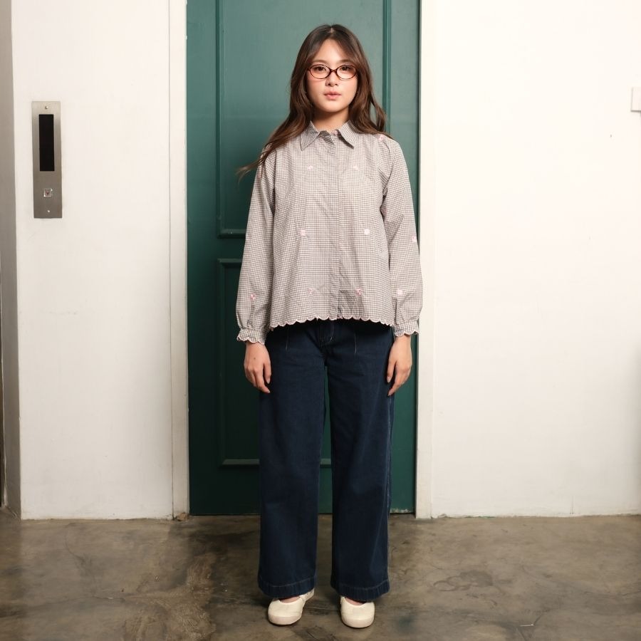 GIYOMI - Lucy Blouse - Kemeja Wanita - Kemeja Bahan Soft Cotton Blend - Blouse Gingham Bordir Bunga