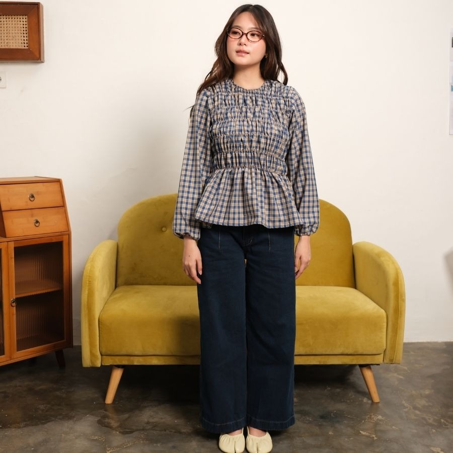 GIYOMI - Lola Blouse - Kemeja Wanita - Kemeja Bahan Soft Poly - Blouse Smock Kotak-Kotak