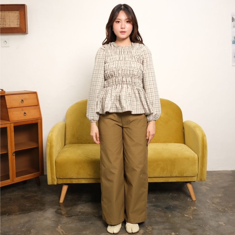 GIYOMI - Lola Blouse - Kemeja Wanita - Kemeja Bahan Soft Poly - Blouse Smock Kotak-Kotak
