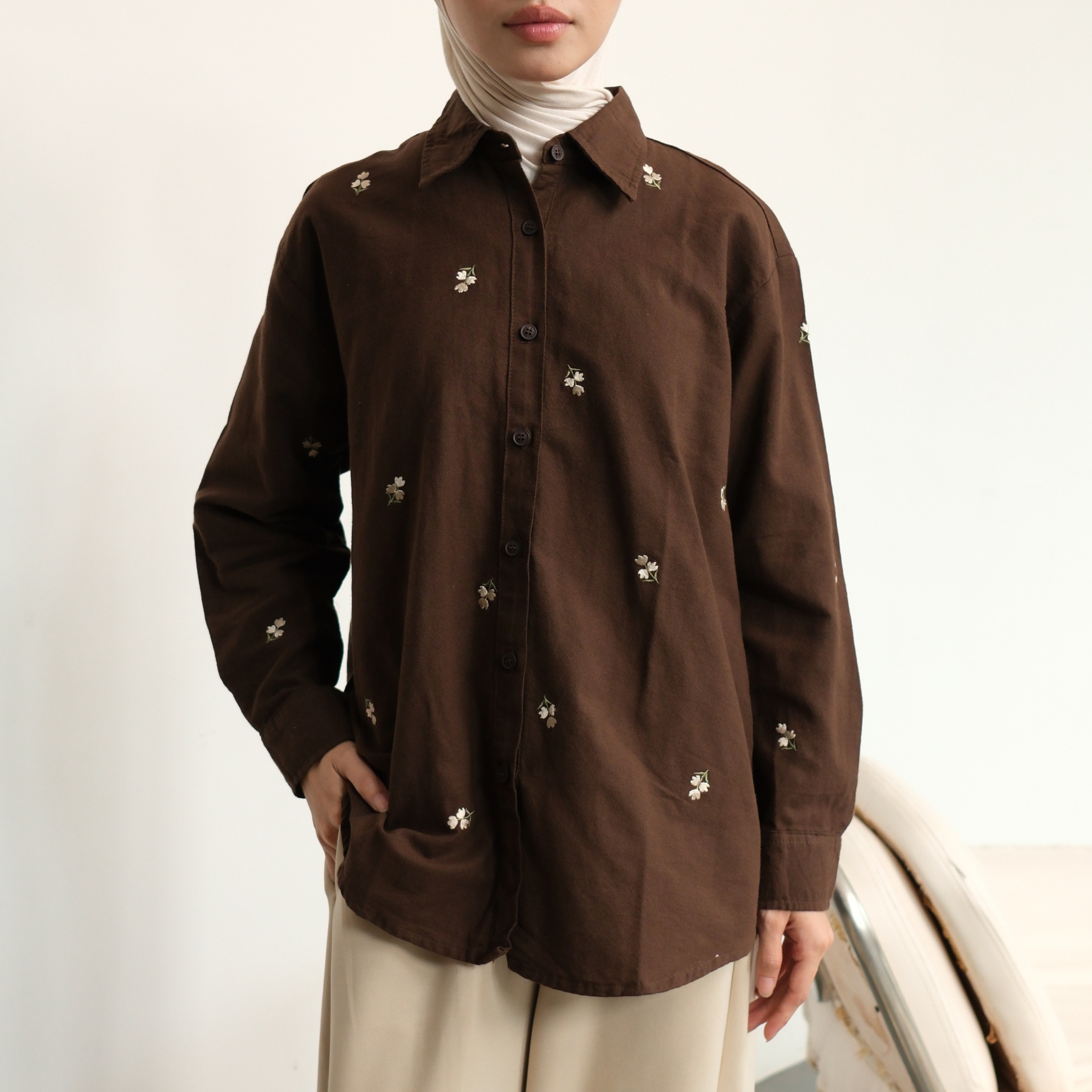GIYOMI ID - Aile Shirt Embroidery / Kemeja Wanita / Kemeja Bahan Linen / Baju Atasan Wanita