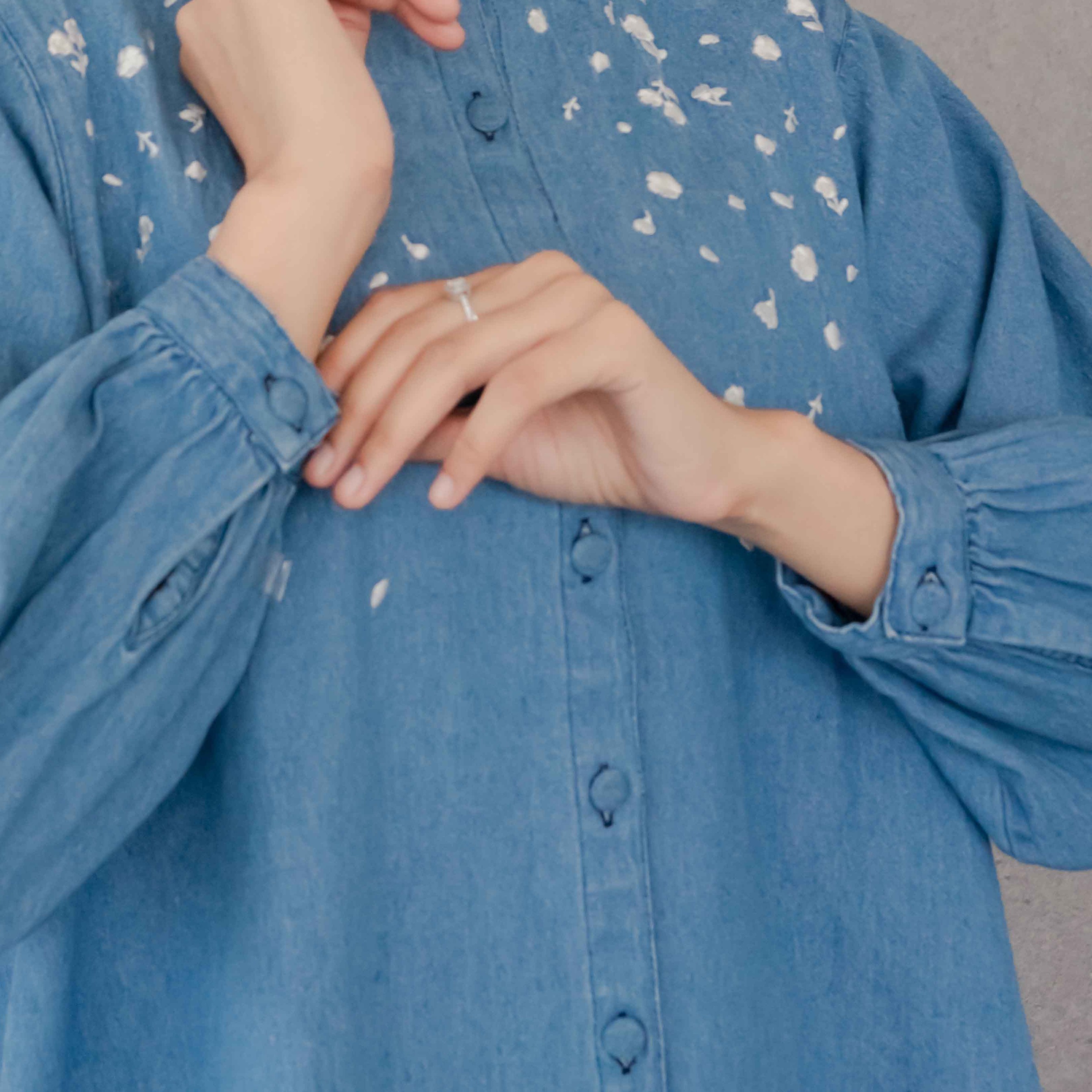 GIYOMI ID - Janice Blouse / Kemeja Wanita / Kemeja Bahan Denim / Baju Atasan Wanita