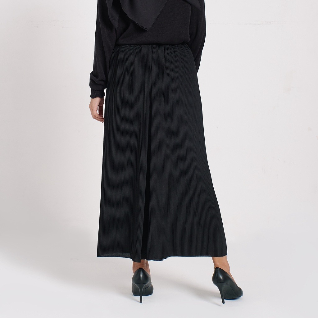 Pleats Kulot Black