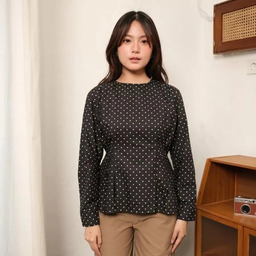 GIYOMI - Maya Blouse - Kemeja Wanita - Kemeja Bahan Soft Poly - Blouse Polkadot Peplum