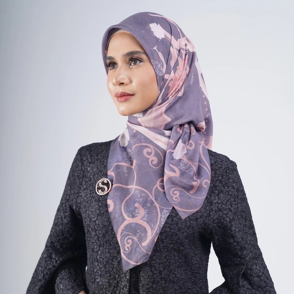 Shafira - Florentine Printed Scarf - Hijab Segi Empat Motif - Voal - Hard Box Packaging