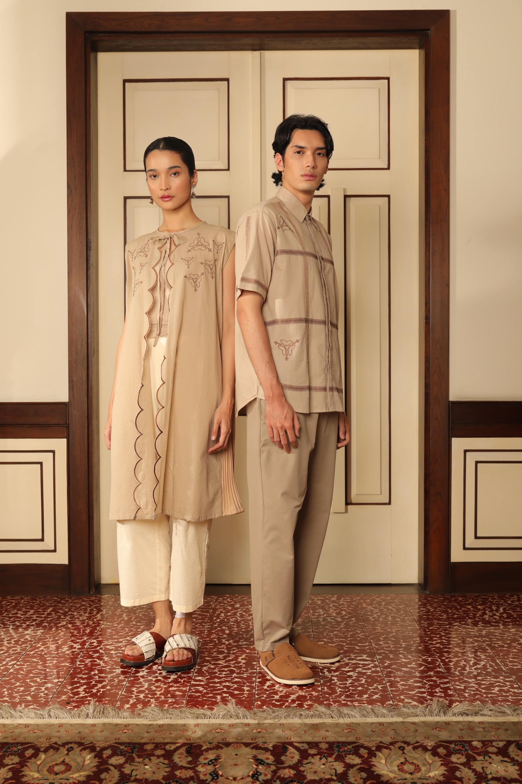 Dama Kara Kala Embroidery Outer Sleeveless Pleats