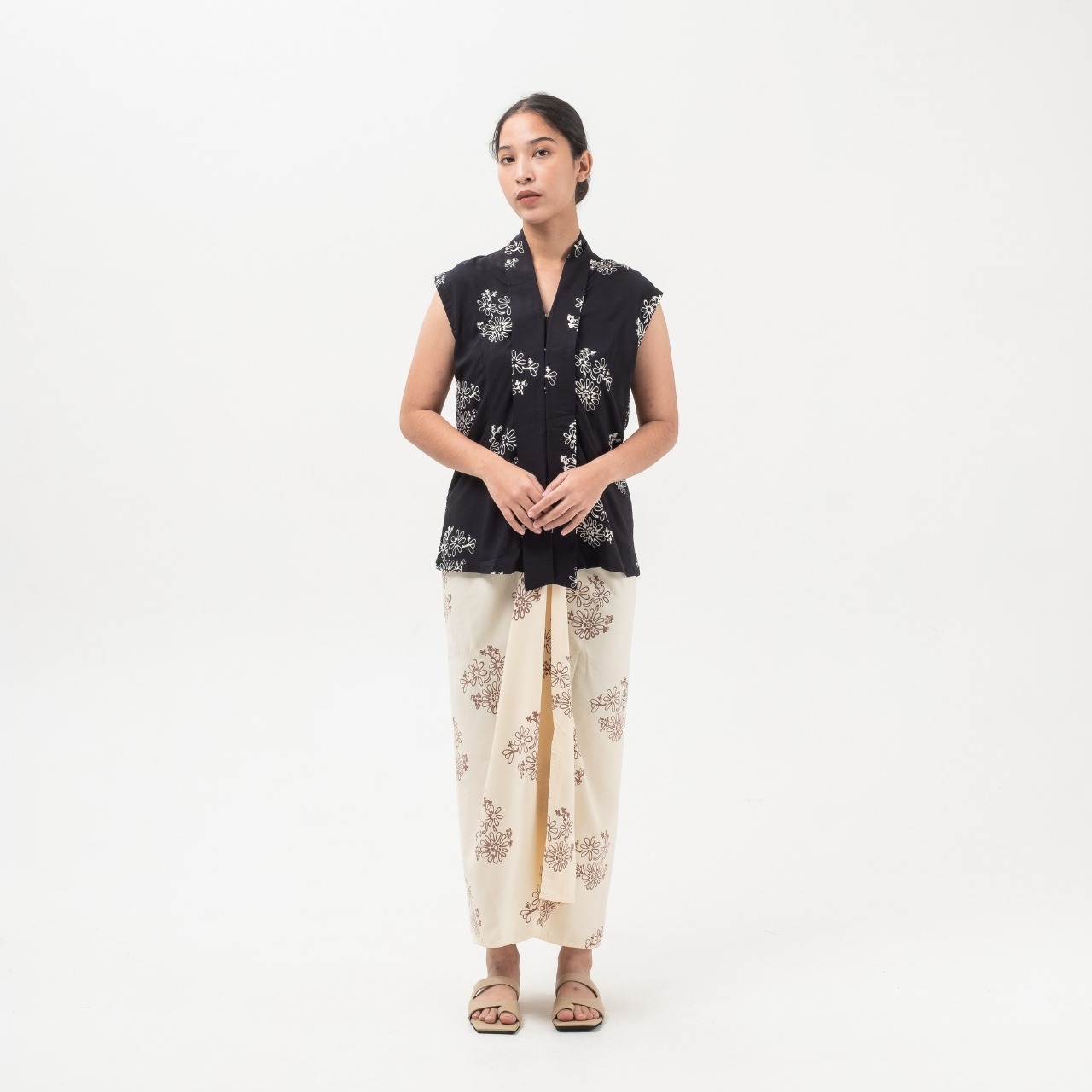 Dama Kara Suar Kebaya Encim Sleeveless