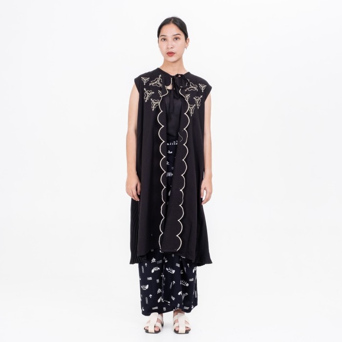 Dama Kara Kala Embroidery Outer Sleeveless Pleats