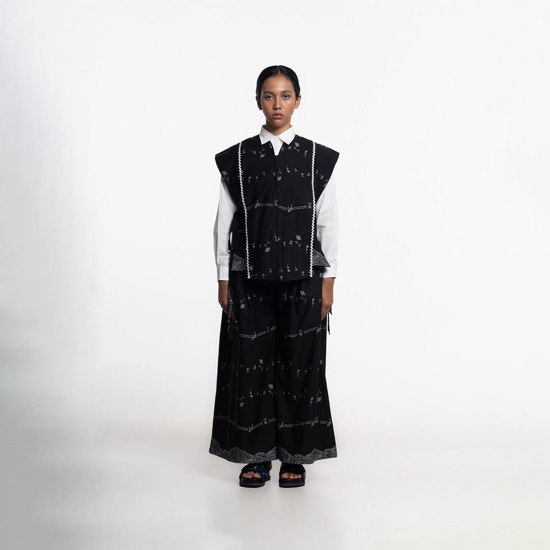 Dama Kara Kembali Vest