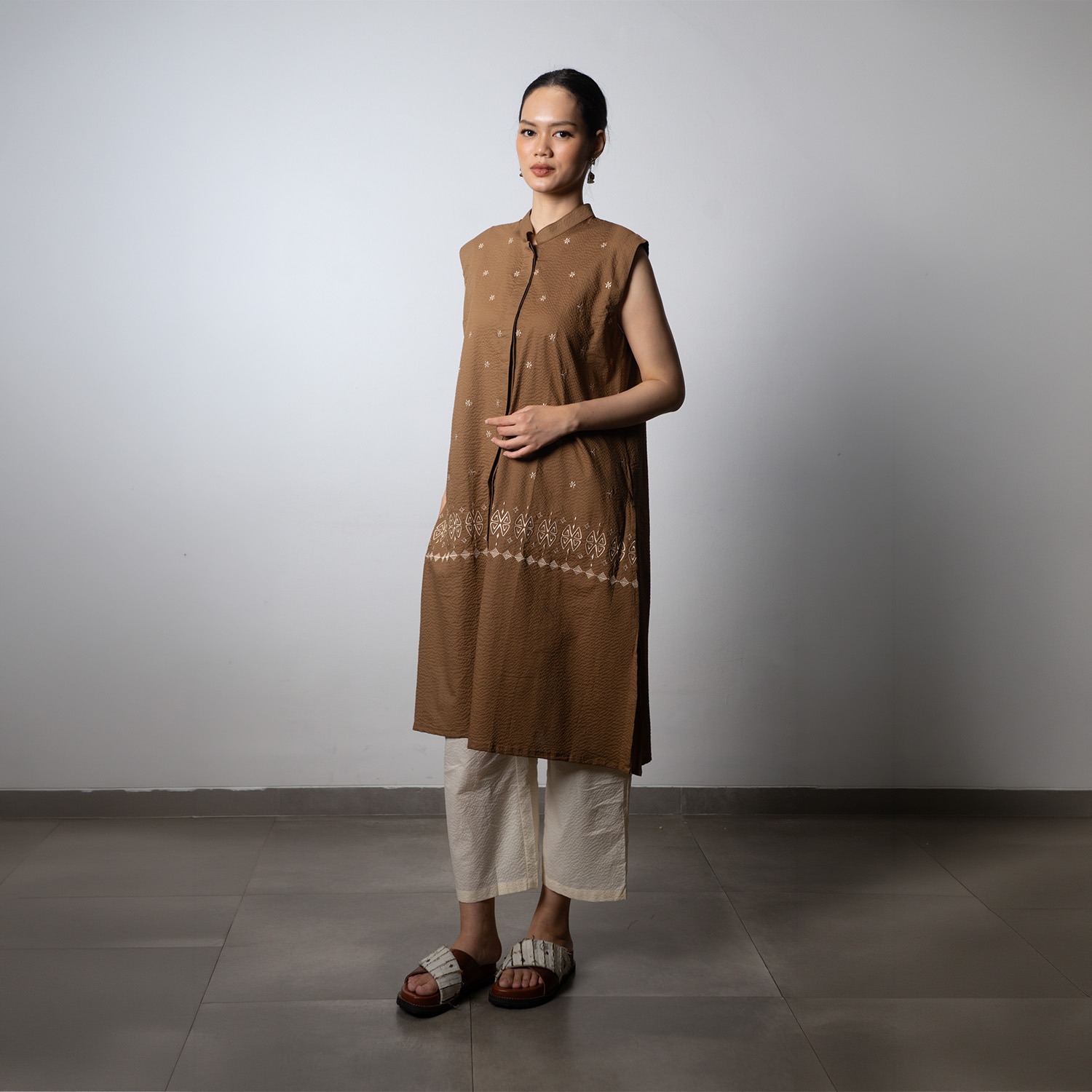 Dama Kara Kaimana Tunik Embroidery Sleeveless
