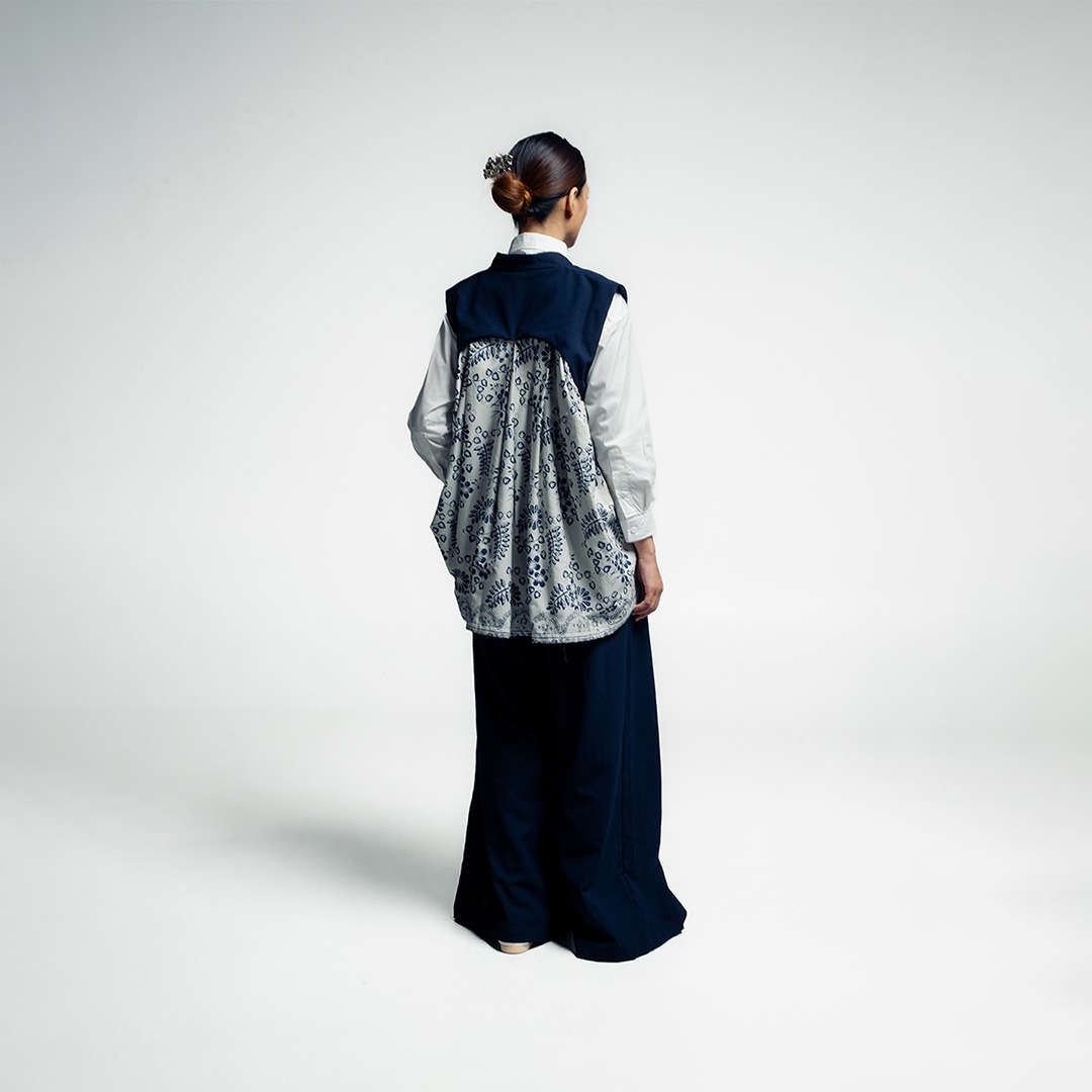 Dama Kara Arunika Outer Sleeveless