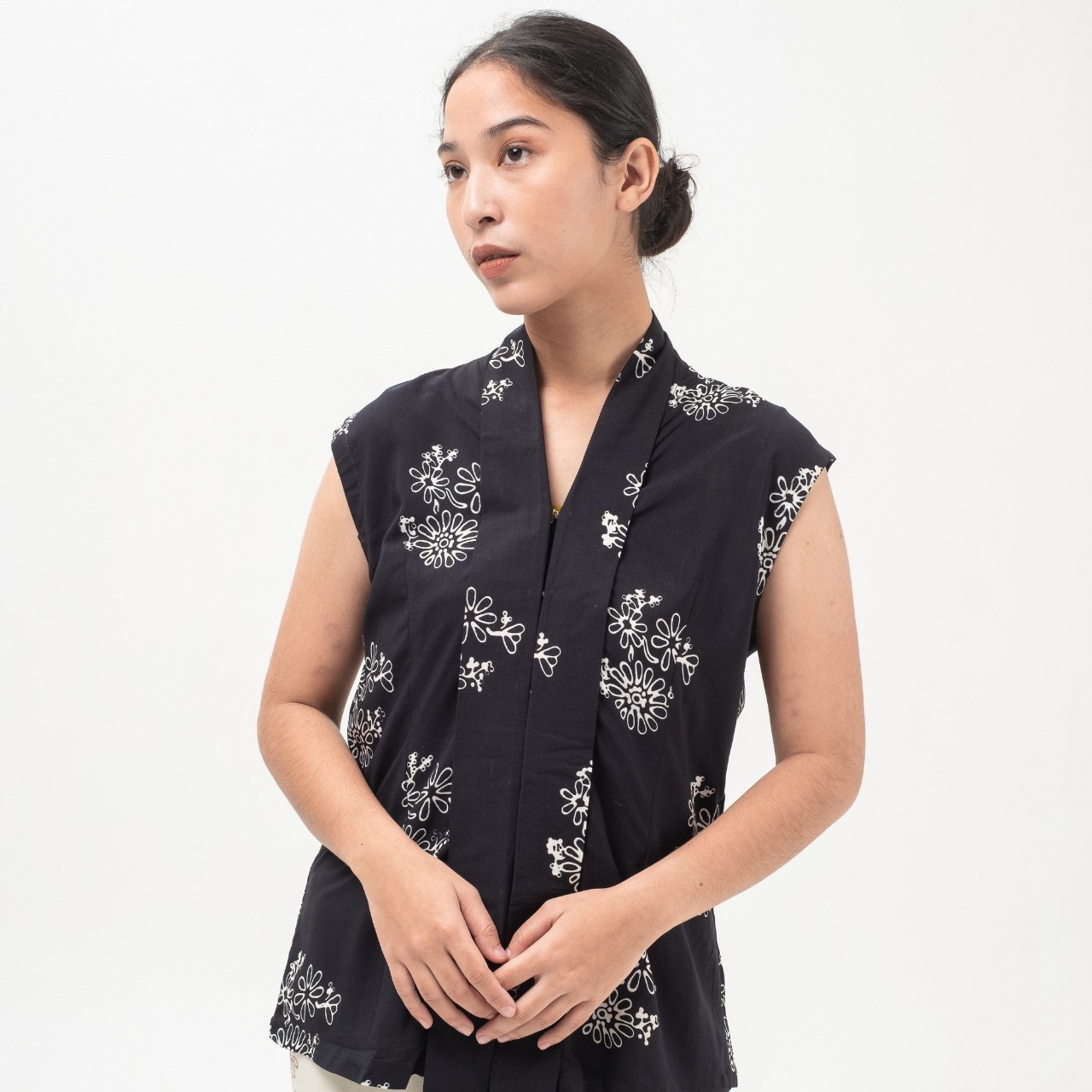 Dama Kara Suar Kebaya Encim Sleeveless