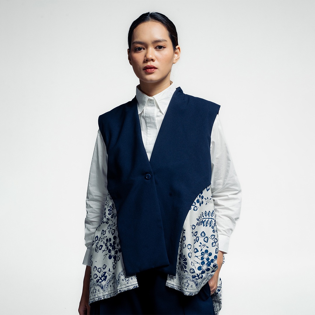 Dama Kara Arunika Outer Sleeveless