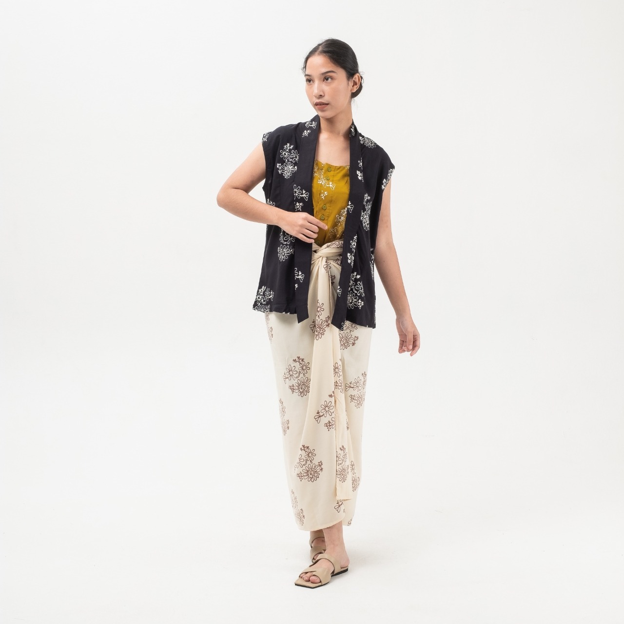 Dama Kara Suar Kebaya Encim Sleeveless