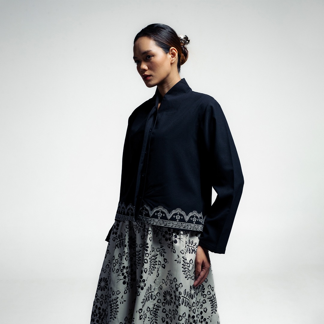 Dama Kara Arunika Embroidery Women Shirt